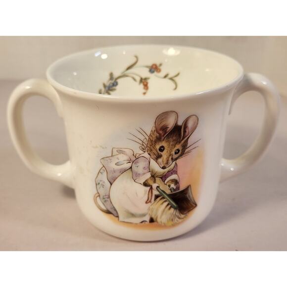 1986 Beatrice Potter Hunca Munca Childs 2 handle Mug/ cup Royal Albert England - Picture 5 of 12